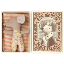 Maileg | Mouse Sleepy-Wakey Baby In Box Rose 5 Maileg | Mouse Sleepy-Wakey Baby In Box Rose -MILKTOOTH Sales Maileg Mouse Sleepy Wakey Baby in Box Rose