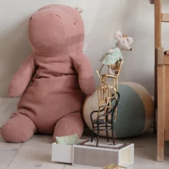 Maileg | Mouse Princess In Matchbox 9 Maileg | Mouse Princess In Matchbox -MILKTOOTH Sales Maileg Princess Little Sister in Matchbox Gold Chair